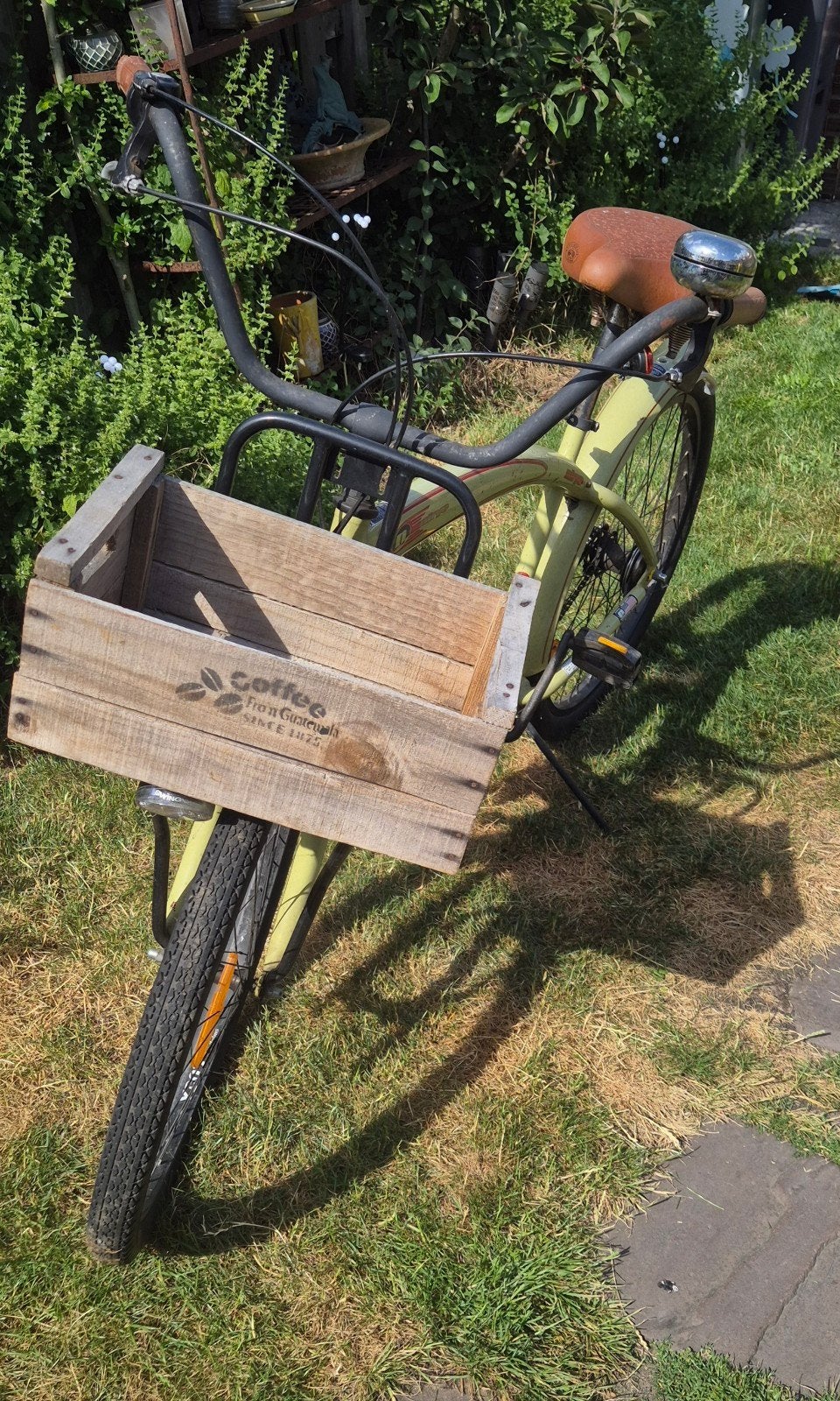 Nirve Fiets 26 inch met krat, Fietsen en Brommers, Fietsen | Dames | Damesfietsen, Ophalen