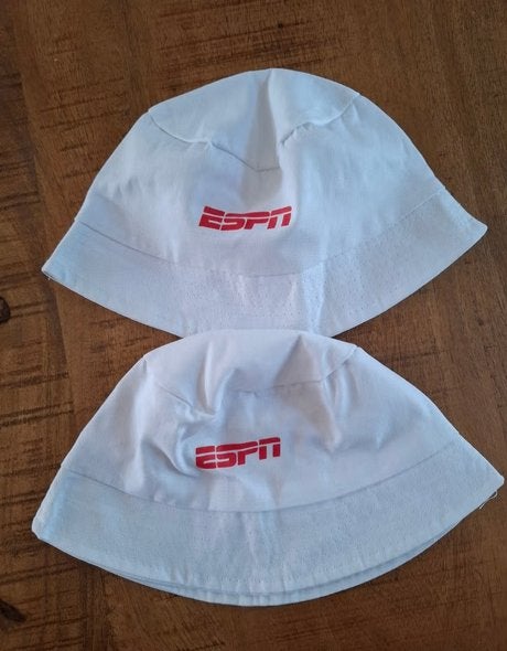 2x ESPN hoedjes, bucket hat te koop!, Ophalen of Verzenden, Nieuw, Overige binnenlandse clubs, Pet of Muts