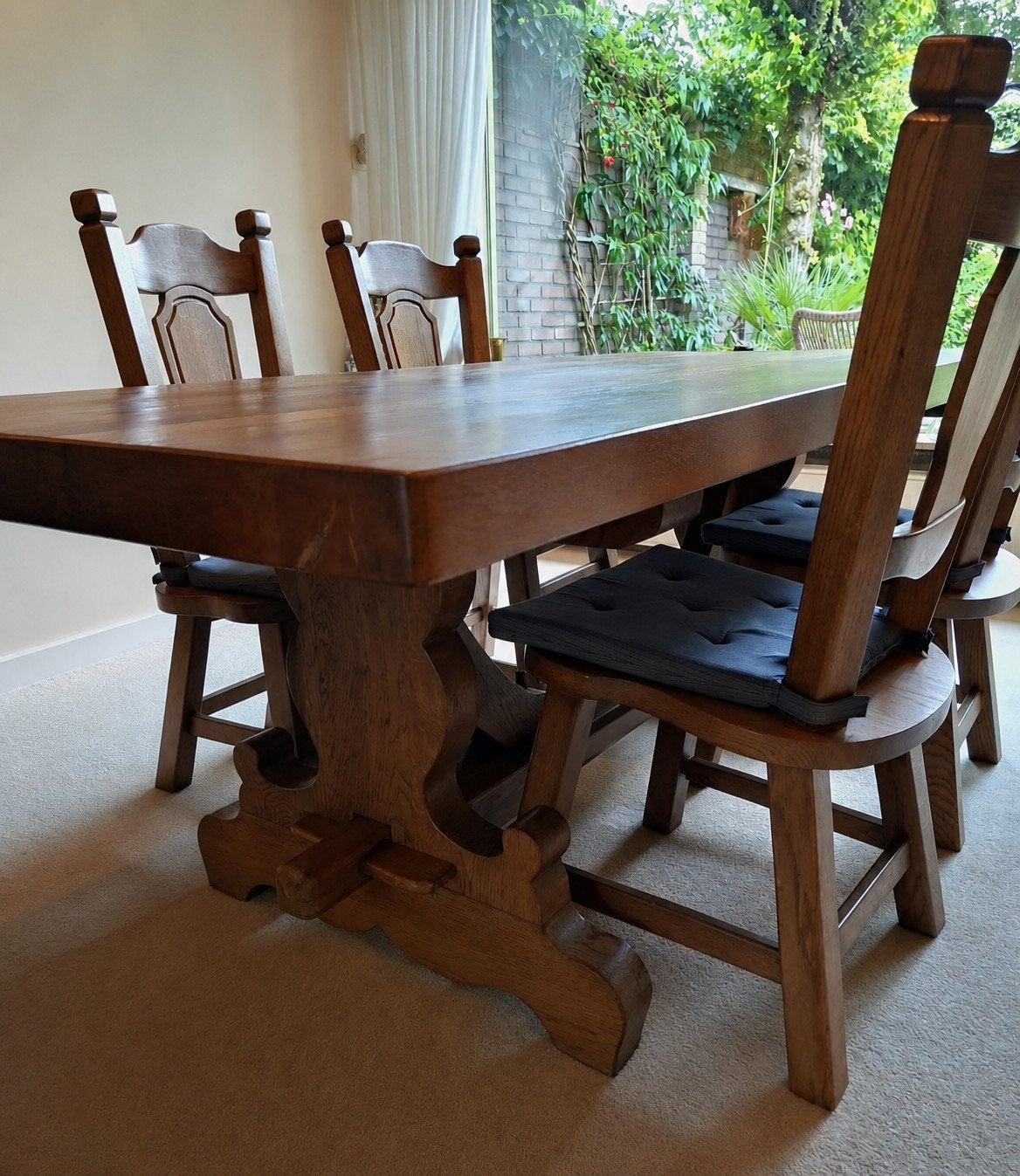 Massief eiken kloostertafel met 6 bijpassende stoelen, Huis en Inrichting, Ophalen, Gebruikt