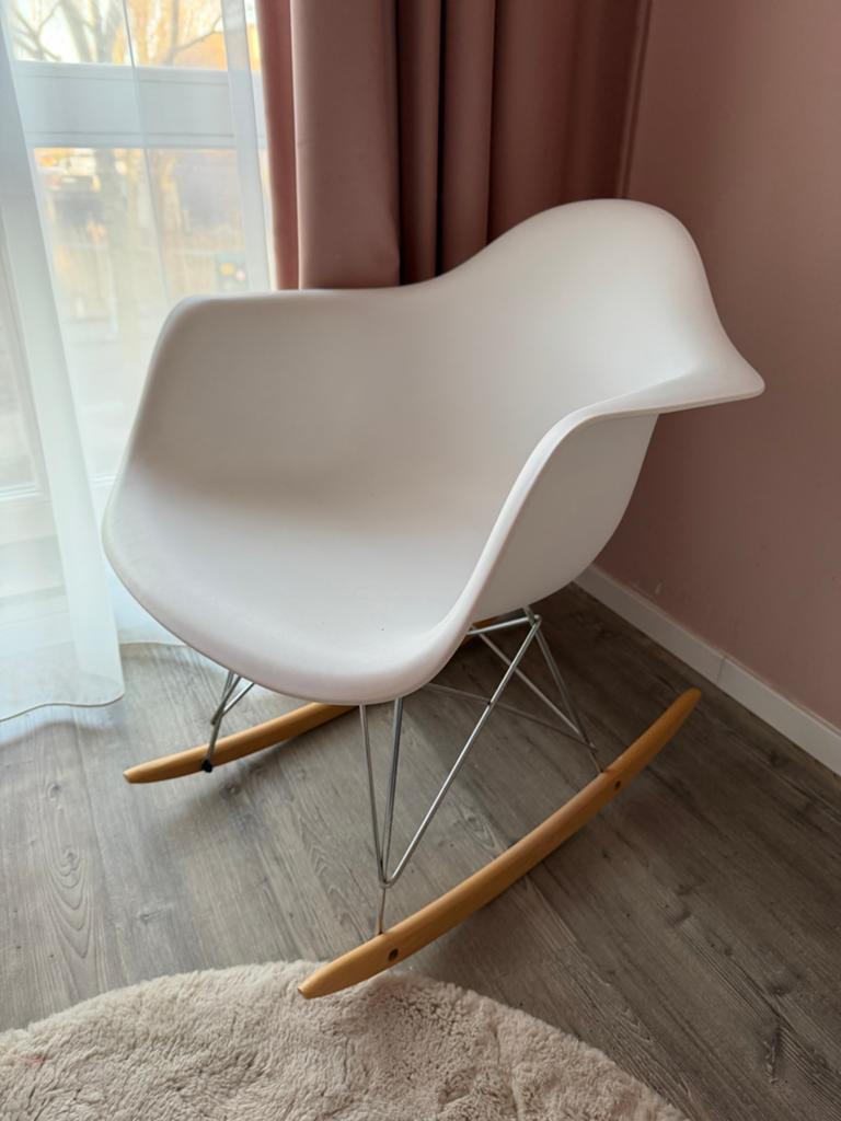 Vitra Eames RAR schommelstoel look-a-like, Huis en Inrichting, Stoelen, Ophalen, Wit, Zo goed als nieuw, Eén