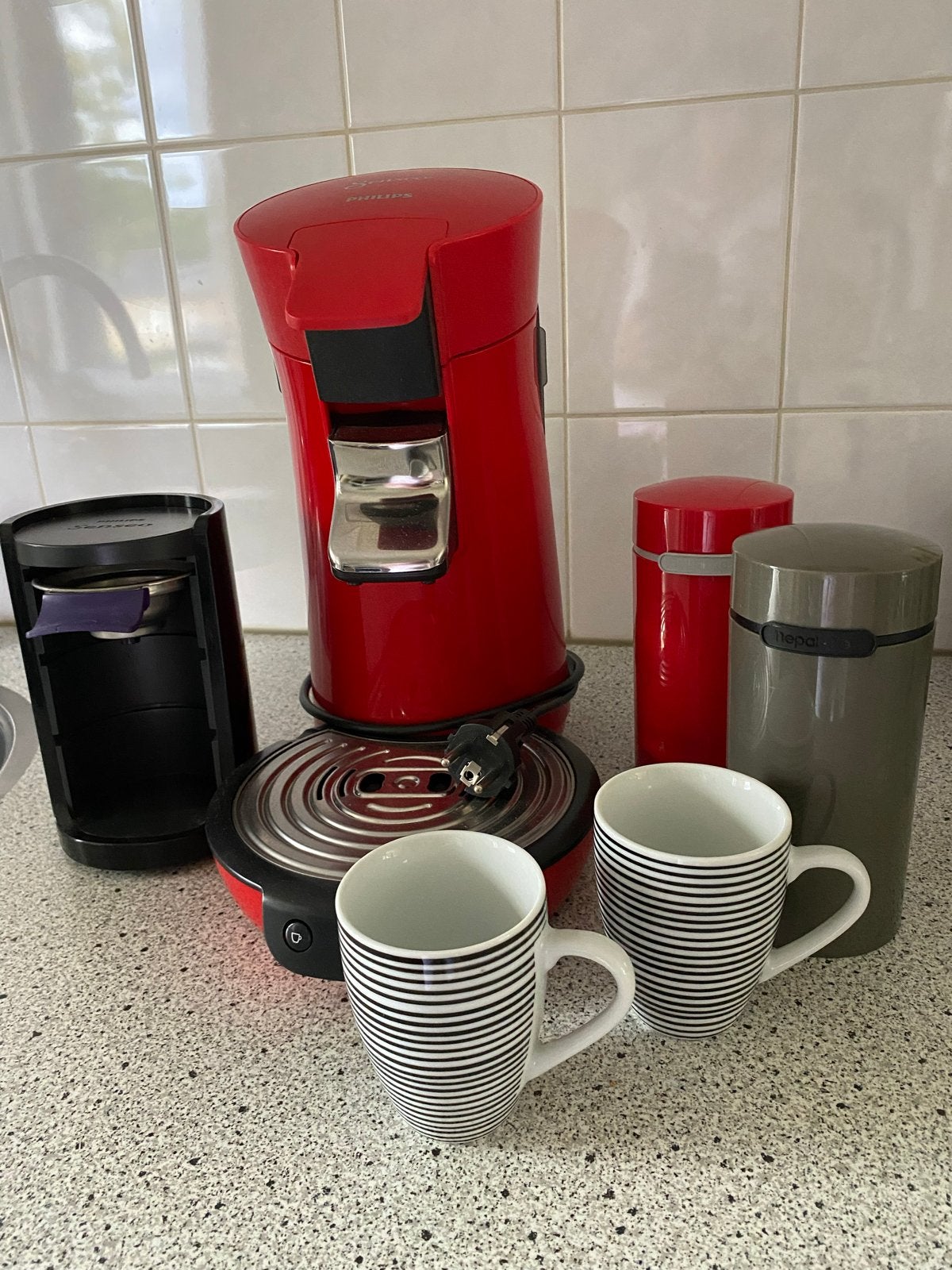 Philips Senseo koffiezetapparaat rood met accessoires, Ophalen, Koffiemachine, Zo goed als nieuw, 2 tot 4 kopjes