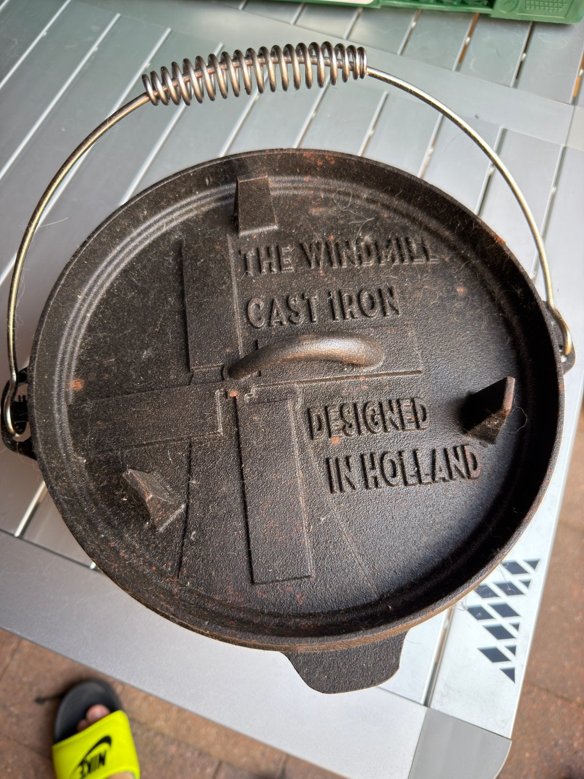 The windmill gietijzeren pan 4,5 quartz 3,8 liter, Huis en Inrichting, Keuken | Potten en Pannen, Ophalen, Zo goed als nieuw, Met handvatten