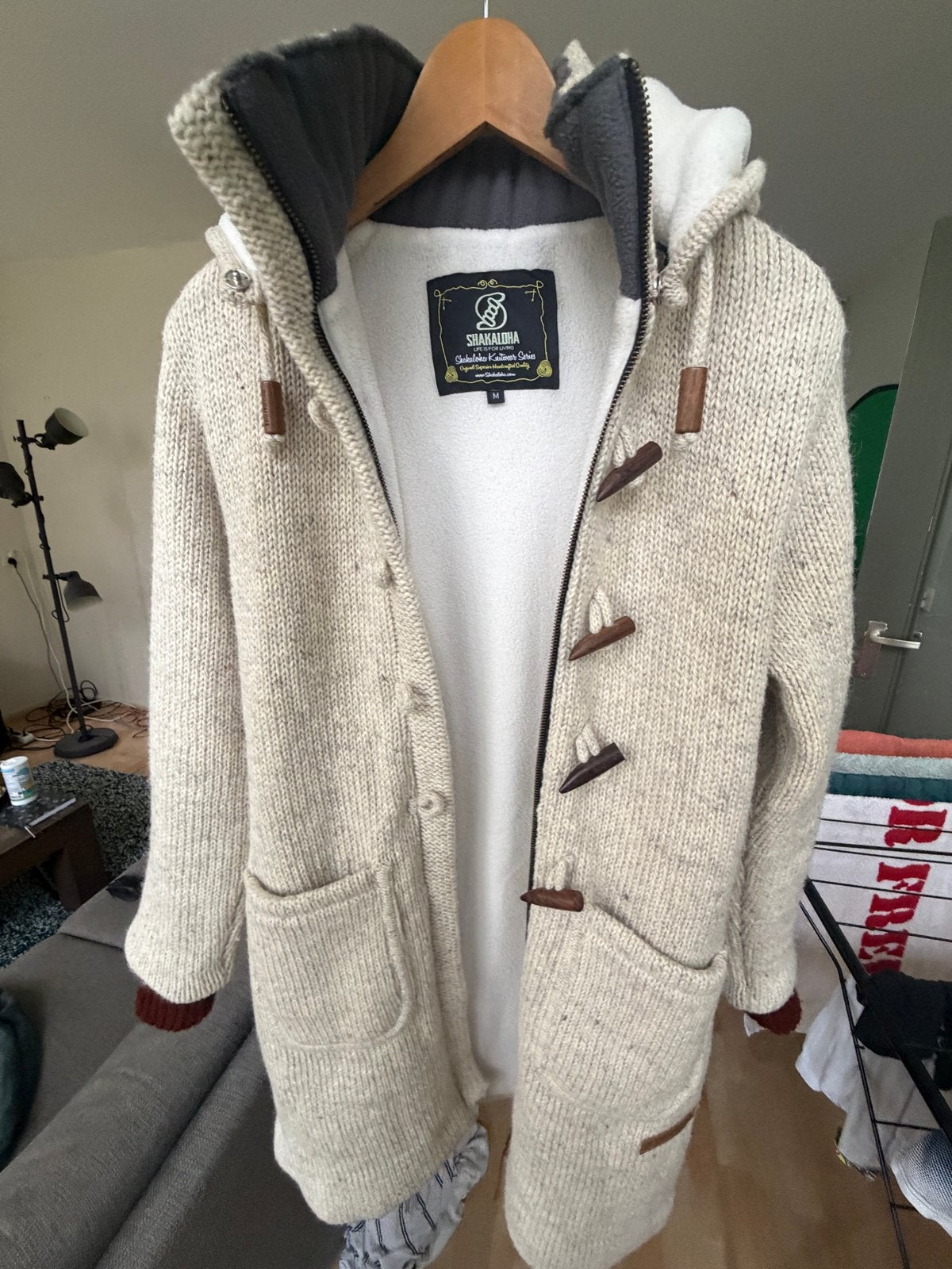 Shakaloha wollen jas met capuchon en teddy voering, Ophalen of Verzenden, Zo goed als nieuw, Maat 52/54 (L), Beige