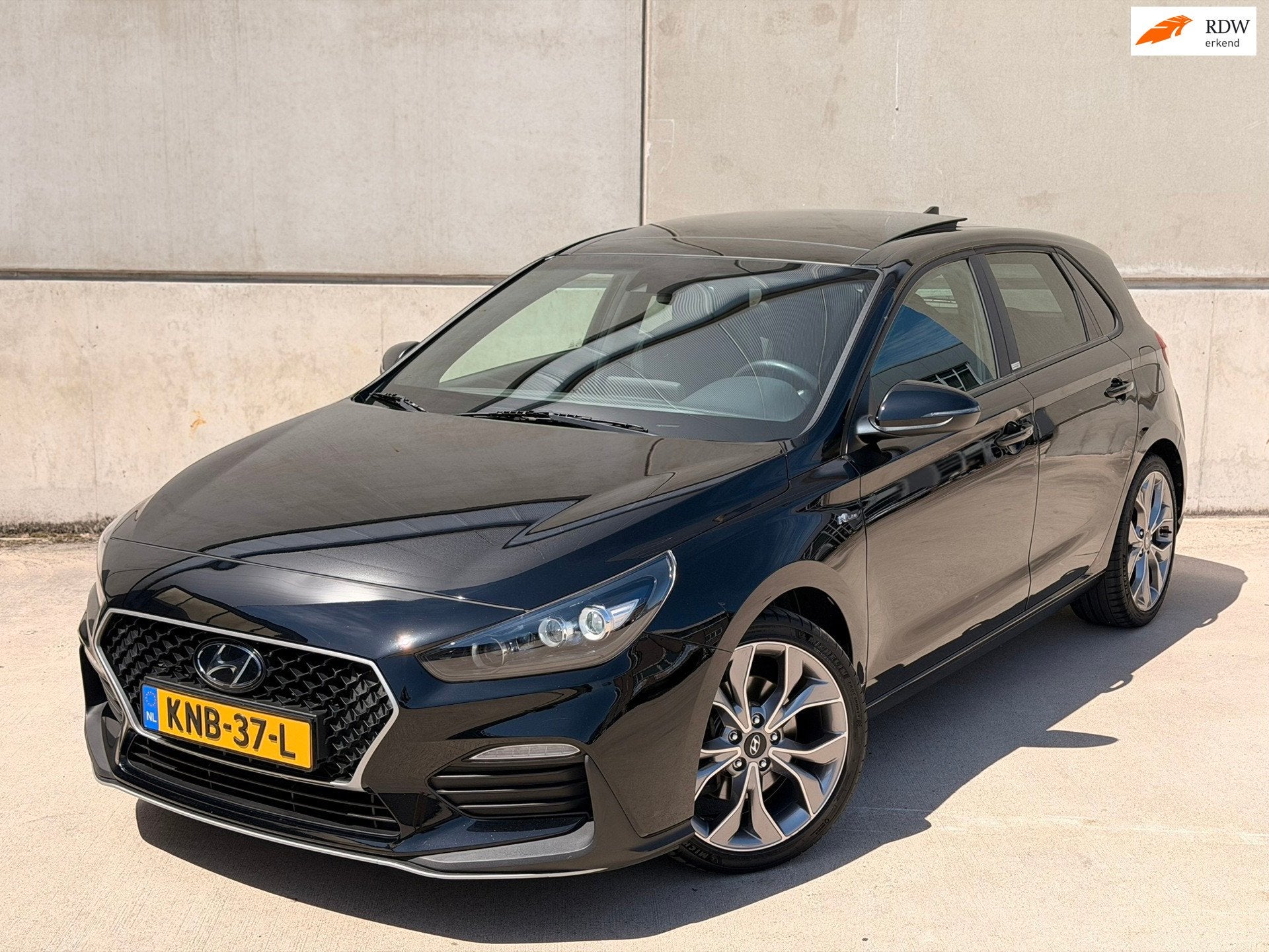 Hyundai i30 1.4 T-GDI N Line Pano Camera CarPlay 18'' LED Ke, Auto's, Voorwielaandrijving, Stof, 4 cilinders, Zwart