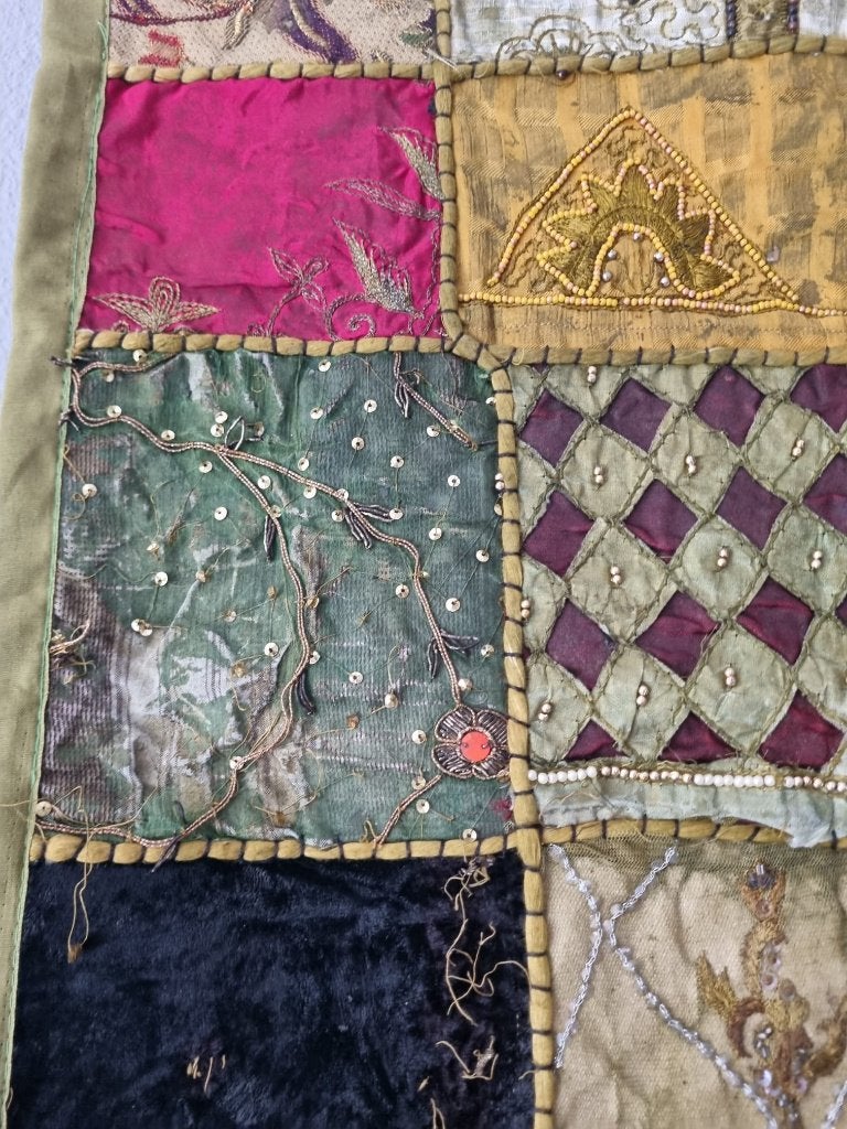 Handgemaakte patchwork quilt uit Oman – Gevoerd, Ophalen, Groen, Boho, Textiel