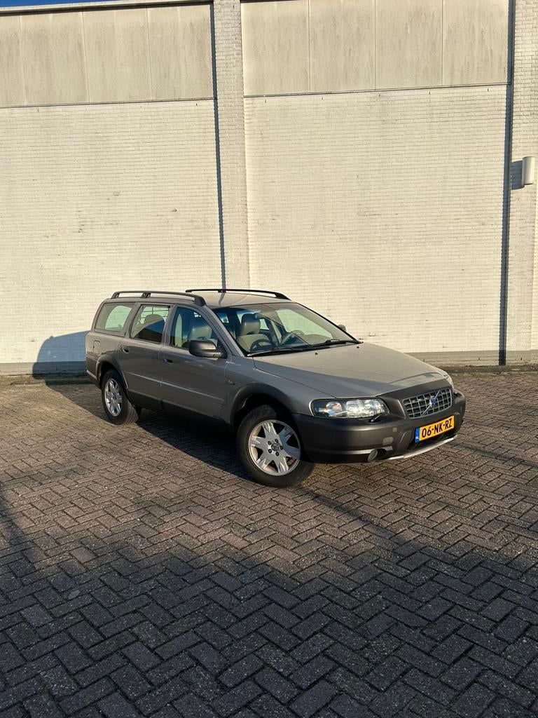 Volvo XC70 2.5 T AWD Geartronic 2003 Beige, Automaat, 1800 kg, XC70, Origineel Nederlands