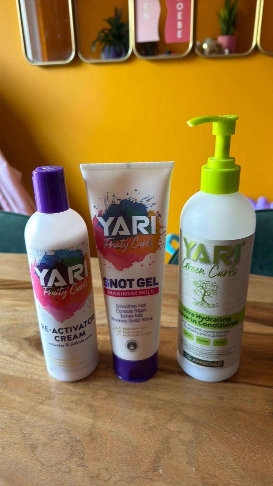 3 producten van Yari Green curls, Ophalen, Zo goed als nieuw, Gel, Wax, Haarlak of Mousse