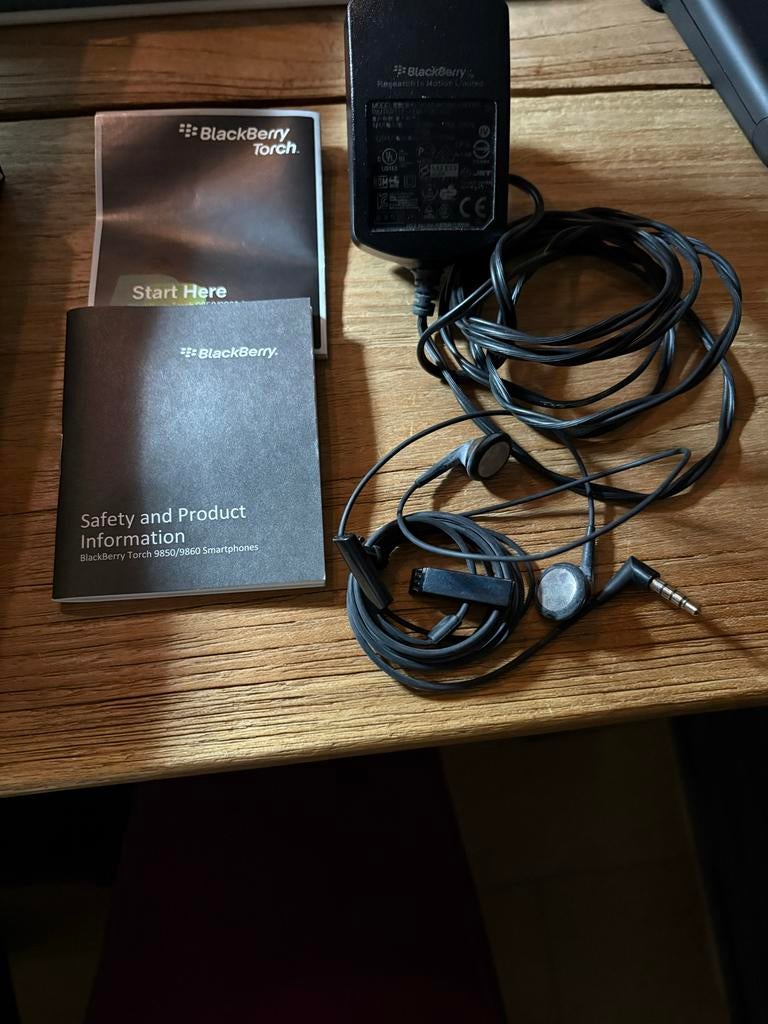 BlackBerry Torch 9860 met toebehoren, Telecommunicatie, Mobiele telefoons | Blackberry, Gebruikt, Geen camera, Zwart, Touchscreen