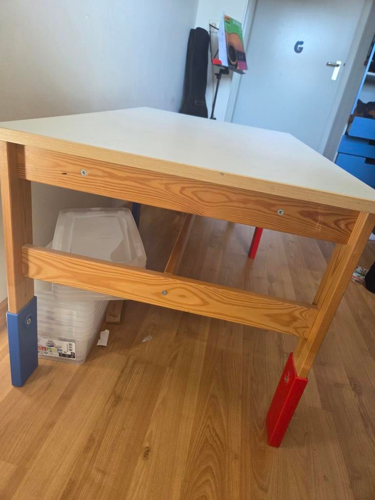 Nette, verstelbare kindertafel - ideaal om aan te spelen, Ophalen, Zo goed als nieuw, Tafel(s)