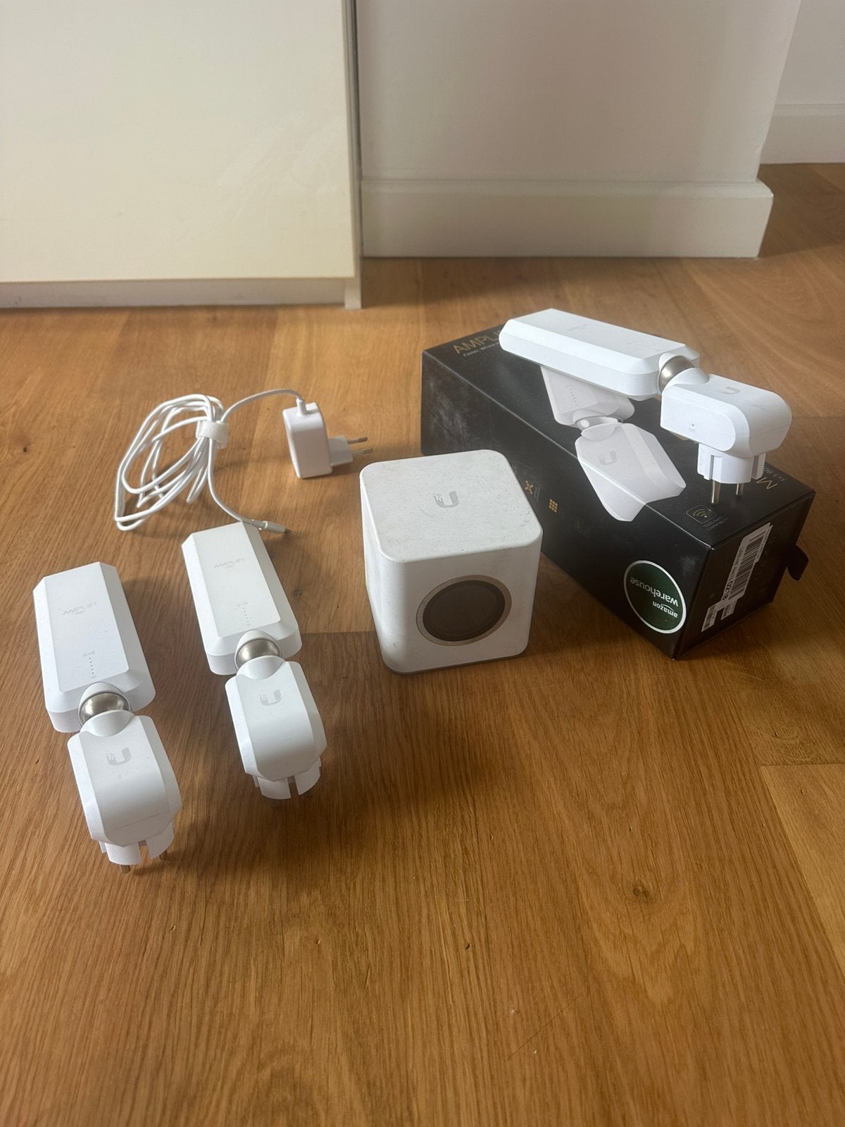 Ubiquiti Amplifi HD router + 3 Mesh points, Ophalen of Verzenden, Gebruikt, Router