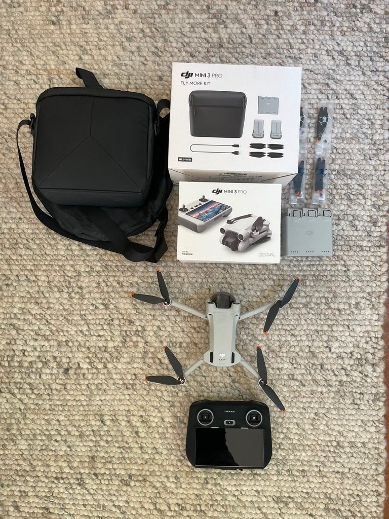 DJI Mini 3 Pro + Smart Controller + Fly More Kit,  topstaat, 30 tot 45 minuten, Cameradrone, Return to Home, 5 tot 10 kilometer