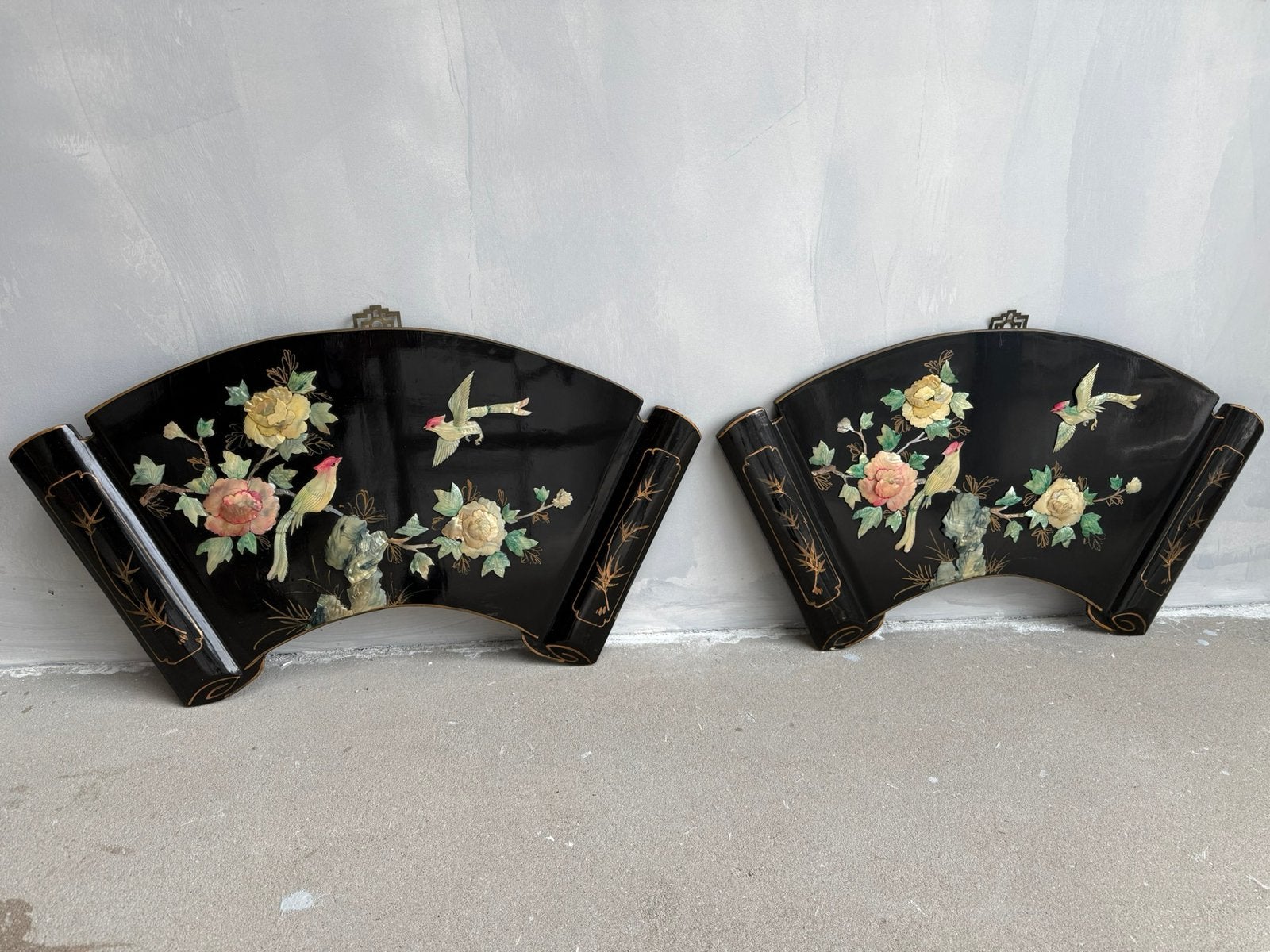 Vintage Chinese hanging fans mother of pearl wall art piece, Huis en Inrichting, Ophalen, Gebruikt, Schilderij, 75 tot 100 cm