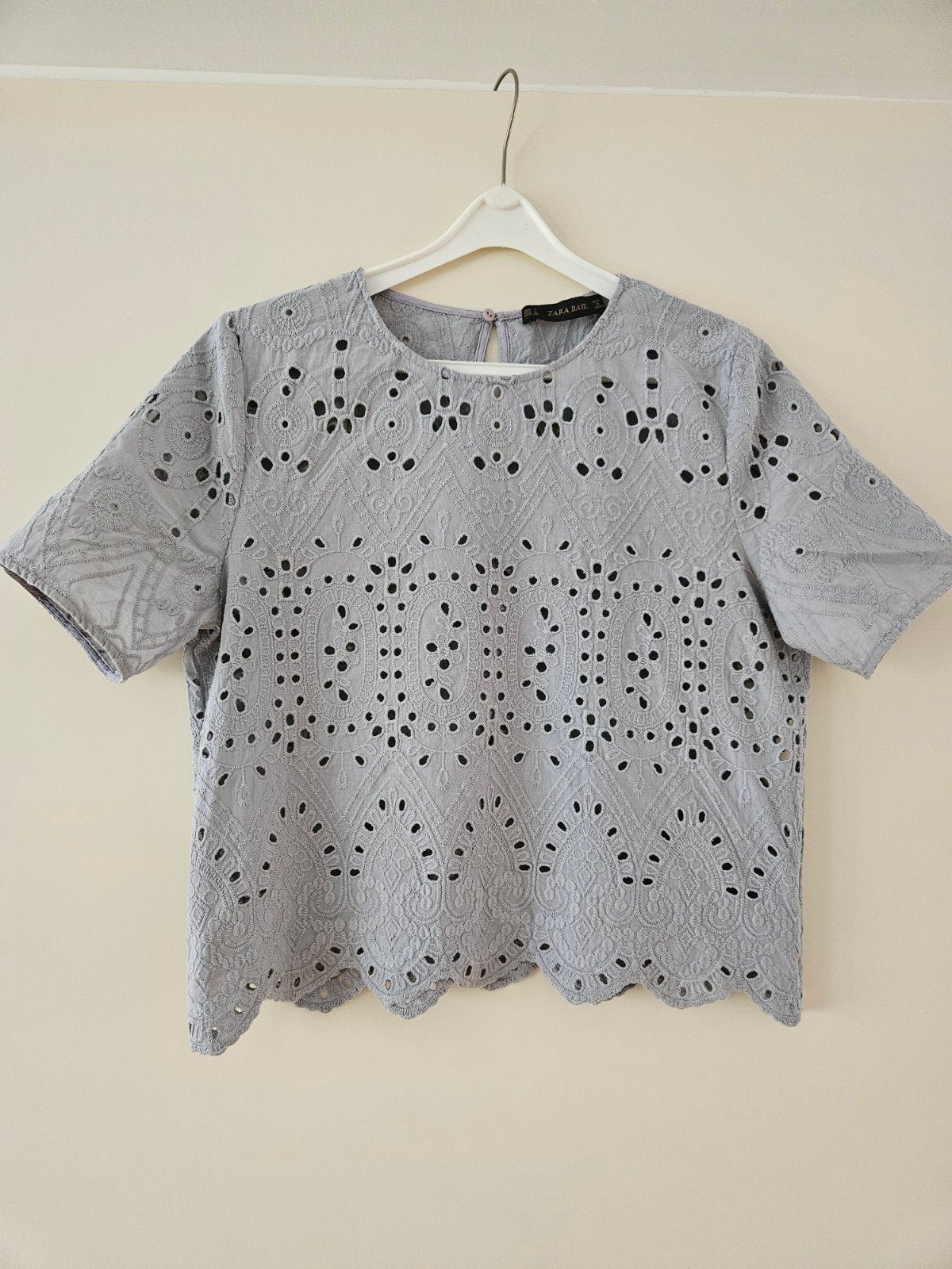 Zgan superleuk grijs broderie top Zara mt L, Ophalen of Verzenden, Zo goed als nieuw, Maat 38/40 (M), Grijs