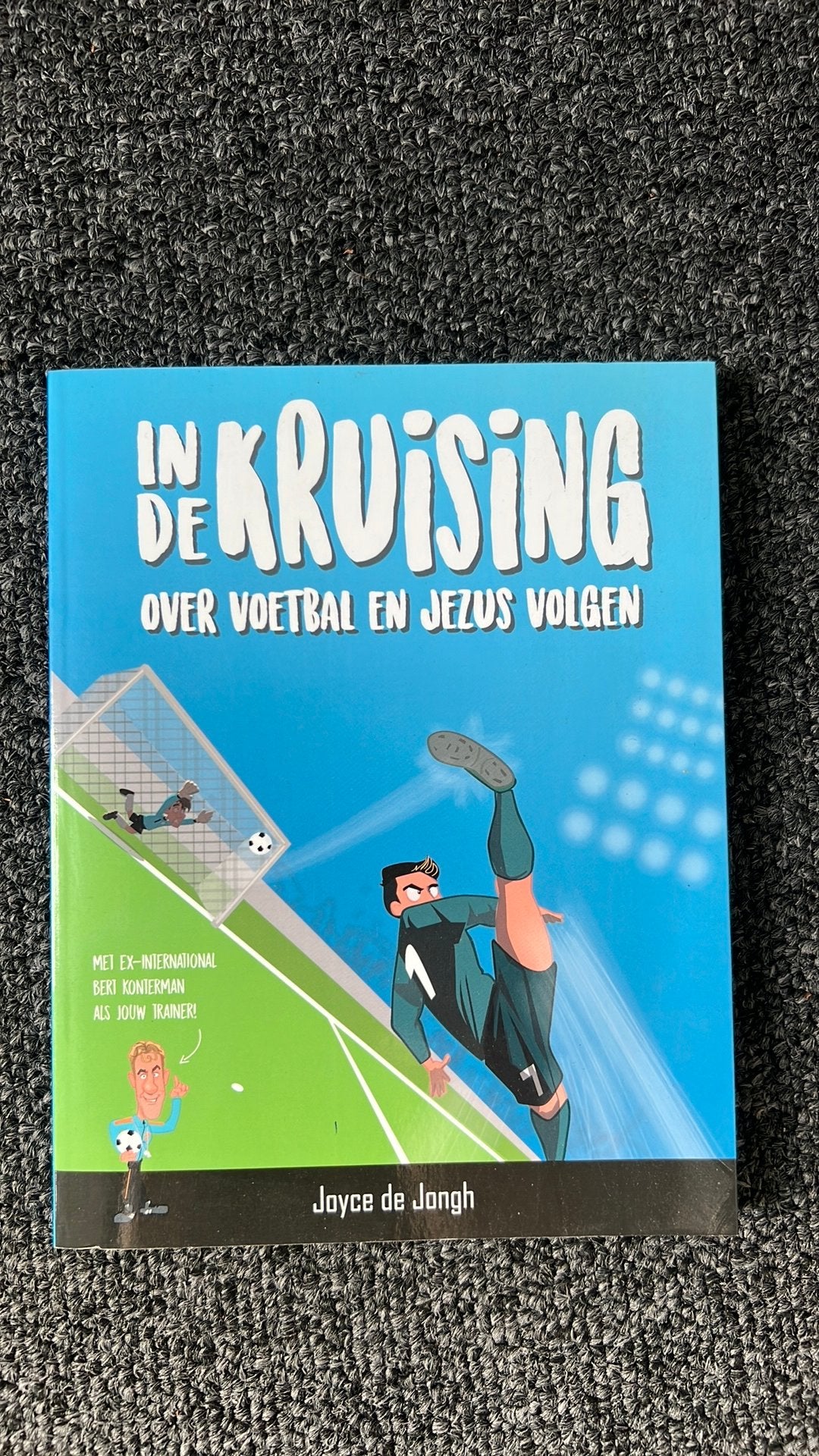 Boek voetbal en jezus voor jongens en meisjes, Ophalen of Verzenden, Zo goed als nieuw, Balsport