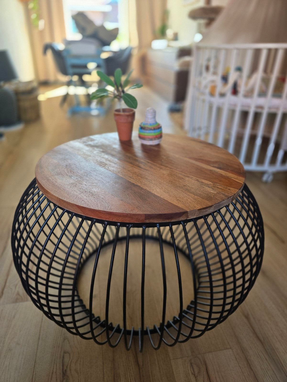 Mooie industriële salontafel met houten blad, 50 tot 100 cm, Rond, 50 tot 100 cm, Zo goed als nieuw