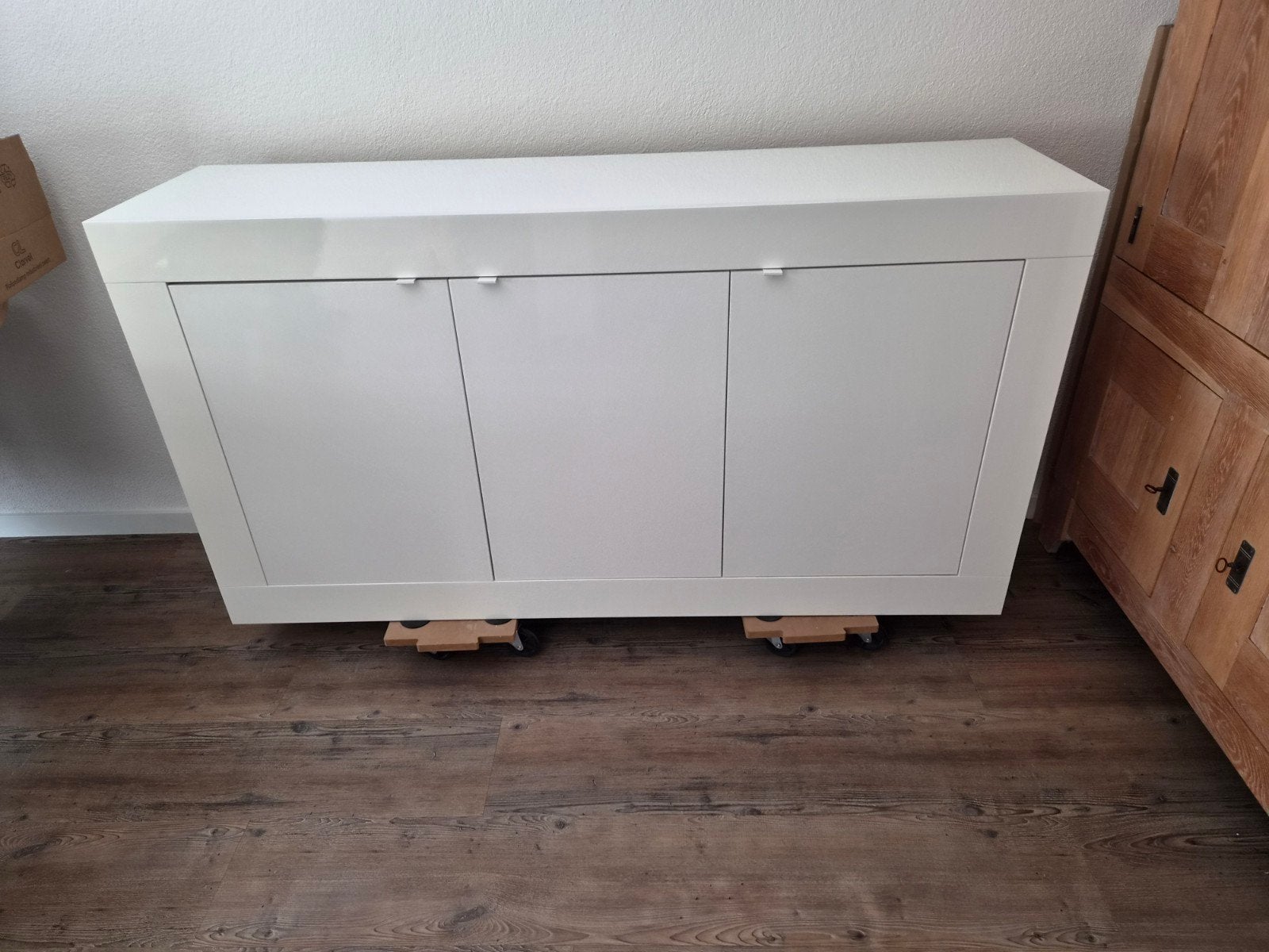Strak wit dressoir met 3 deuren en planken, Overige materialen, Modern en strak, 150 tot 200 cm, Ophalen of Verzenden