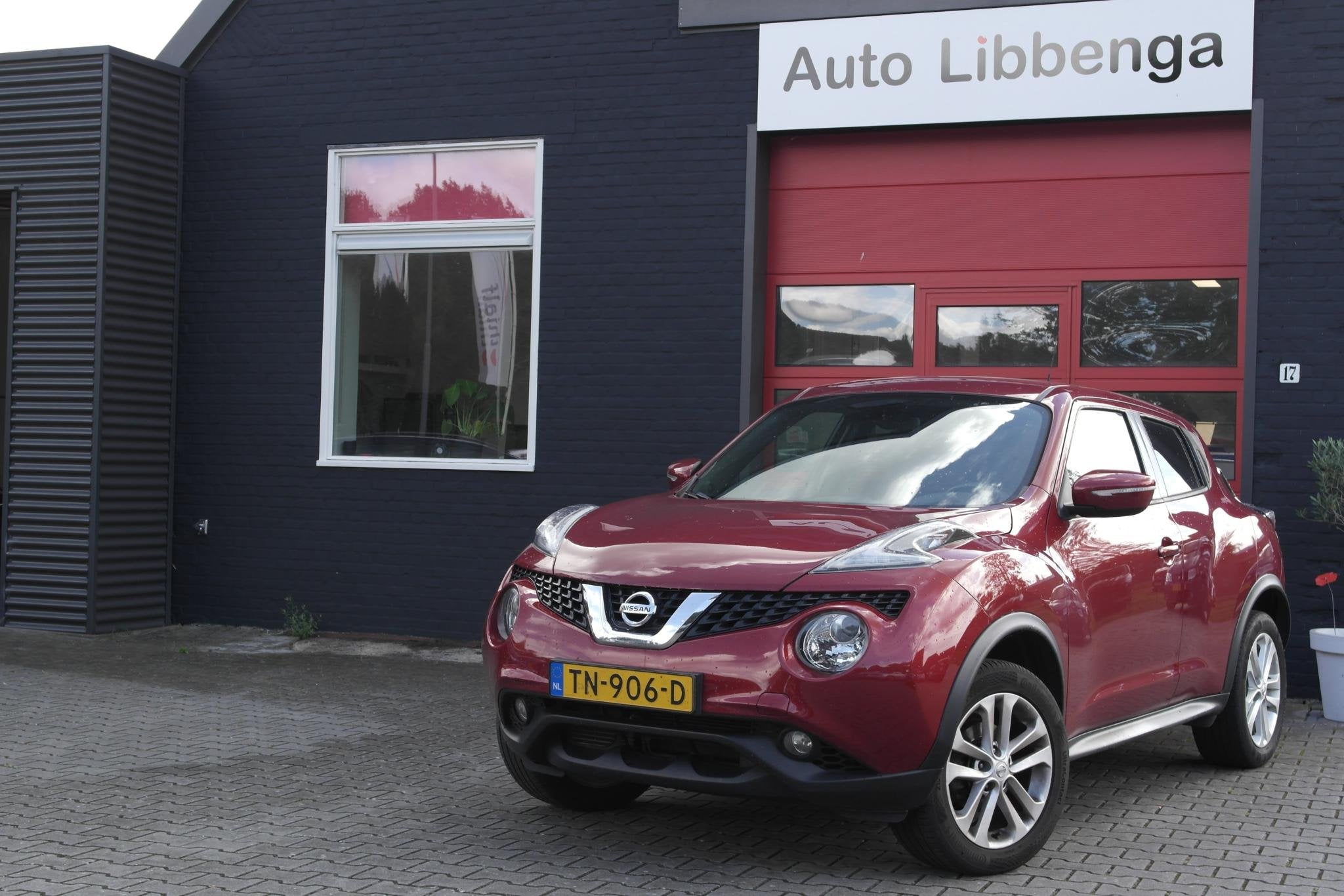 Nissan Juke 1.6 N-Connecta AUTOMAAT / CLIMA / CRUISE / METAL, Auto's, Euro 6, 4 cilinders, Leder, Bedrijf