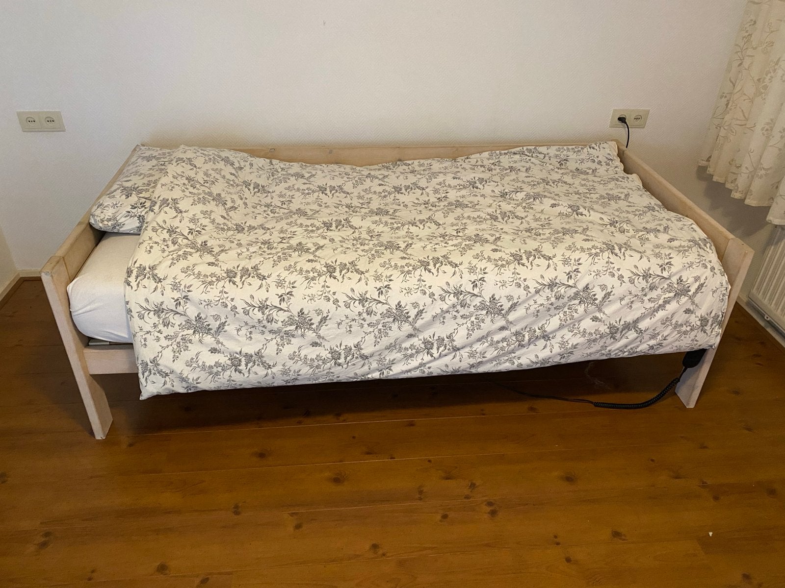 Eenpersoonsbed met elektrisch verstelbare bodem, Ophalen, 90 cm, 200 cm, Hout
