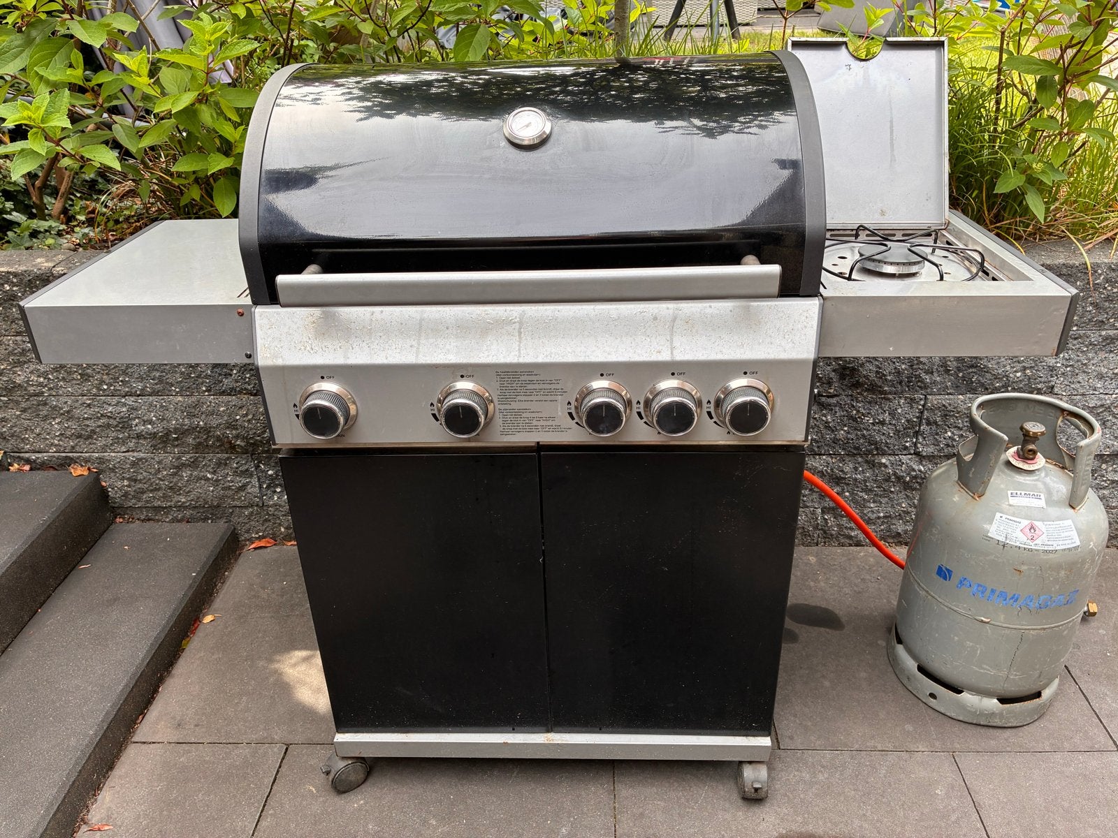 4-pits Gasbarbecue met zijbrander en gasfles, Ophalen, Gebruikt