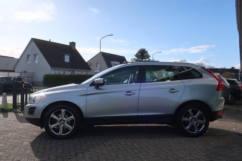 Volvo XC60 2.0 D4 Summum 2e EIG_LED_XENON_PANO_CAM_PDC_19-IN, Euro 5, 15 km/l, Gebruikt, Zwart