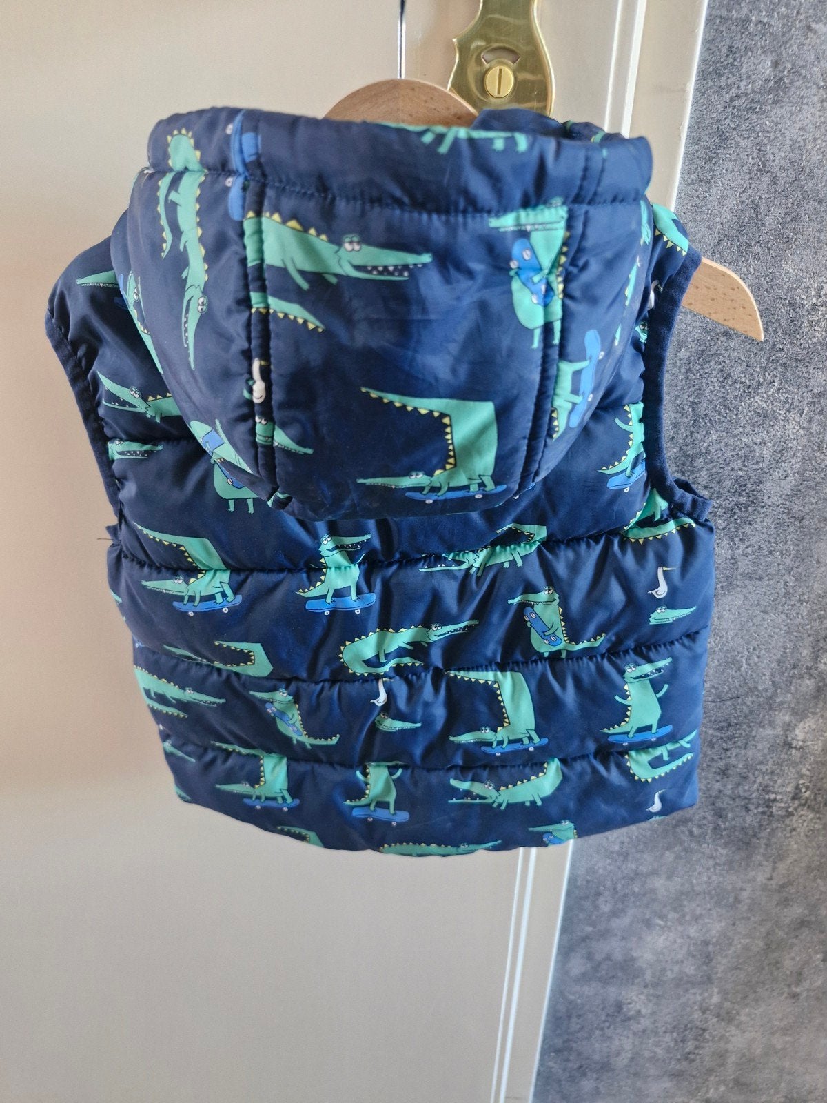 Winter Donkerblauwe bodywarmer met krokodillen maat 92, Onbekend, Ophalen of Verzenden, Zo goed als nieuw, Onbekend