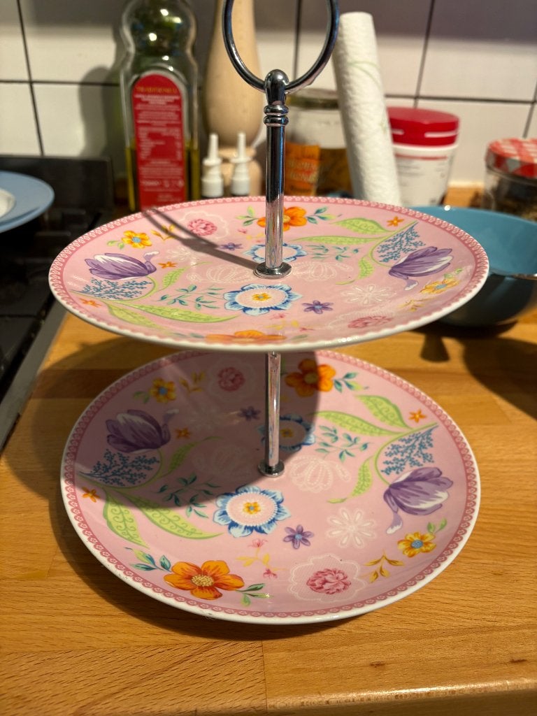 Schattige etagère gebakjes schalen bonbonsschalen, Ophalen of Verzenden, Zo goed als nieuw, Etagère