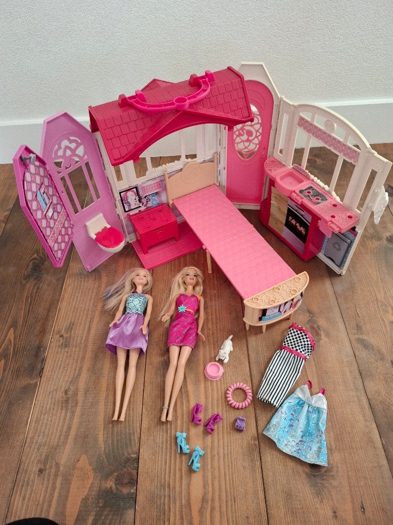Barbie huis poppen kleding accessoires hond, Ophalen of Verzenden, Zo goed als nieuw, Barbie