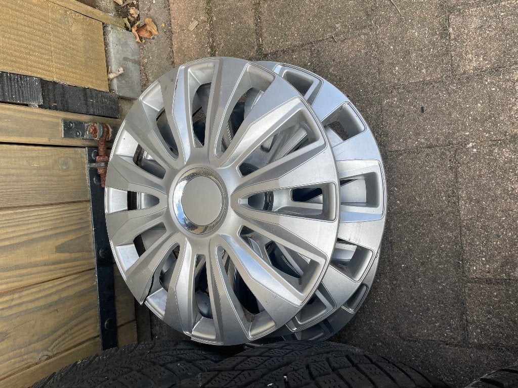 Set winterbanden 16 inch op stalen velg, Auto-onderdelen, Ophalen, 16 inch, Banden en Velgen, 205 mm