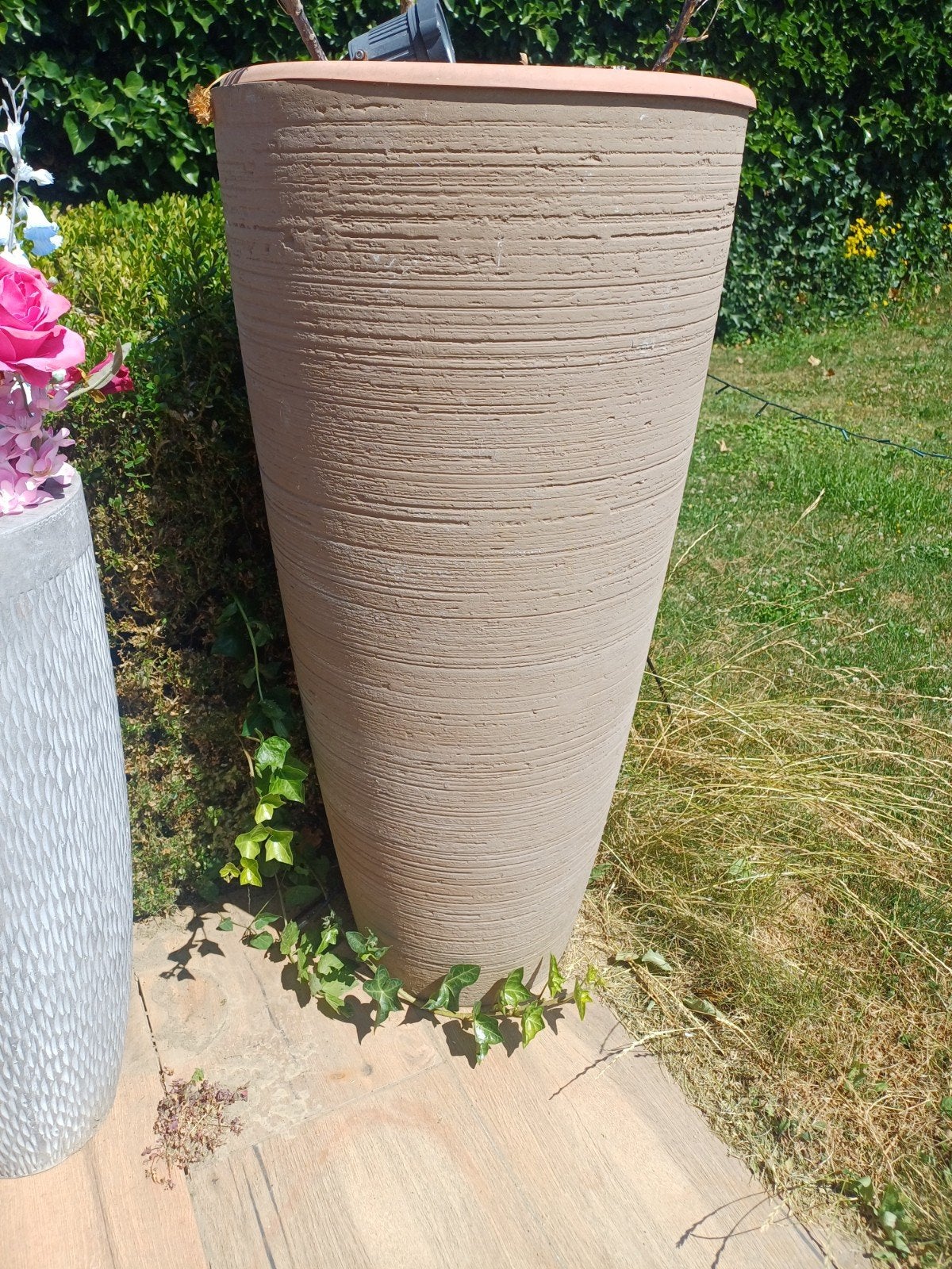 Grote Terracotta Bloempot - Hoog en Elegant, Tuin en Terras, 25 tot 40 cm, Gebruikt, Rond, Ophalen of Verzenden