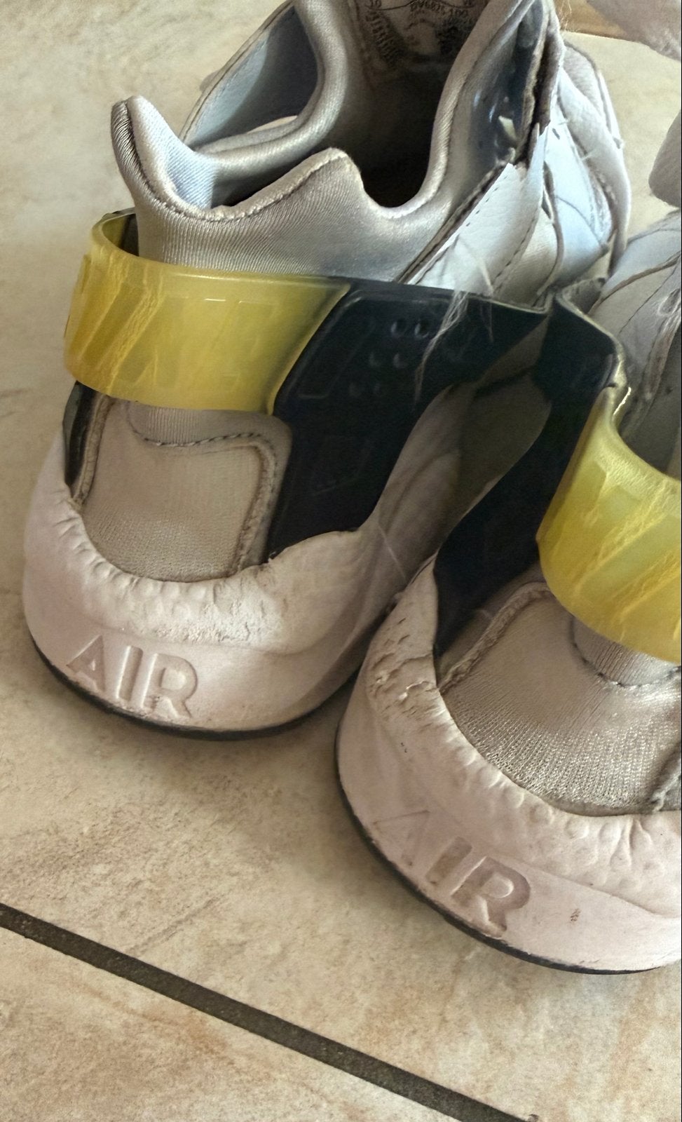 Nike Air Huarache Sneakers Maat 44 - Gedragen, Ophalen of Verzenden, Gedragen, Wit, Sneakers of Gympen