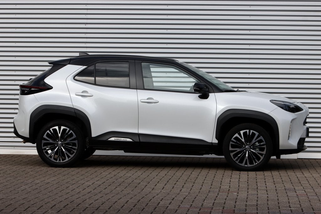 Toyota Yaris Cross 1.5 Hybrid 130 Executive 360Gr / Bi-Tone, Auto's, Dealer onderhouden, 1195 kg, Gebruikt, Zwart