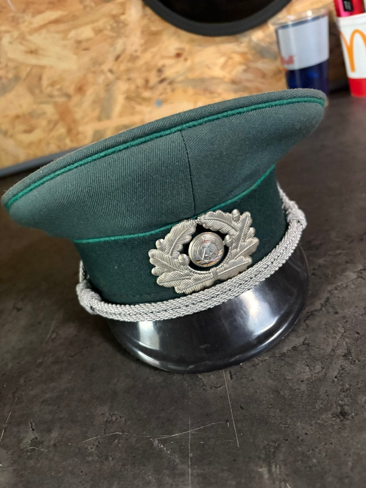 2 DDR petten - Topstaat gezien de leeftijd, Ophalen of Verzenden, Overige soorten, Duitsland, Kleding of Schoenen