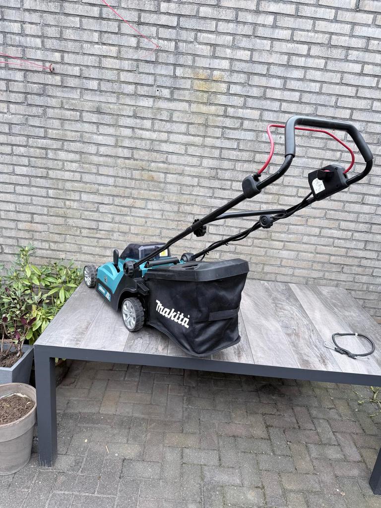 Makita grasmaaier, Ophalen, Zo goed als nieuw, Accu-grasmaaier