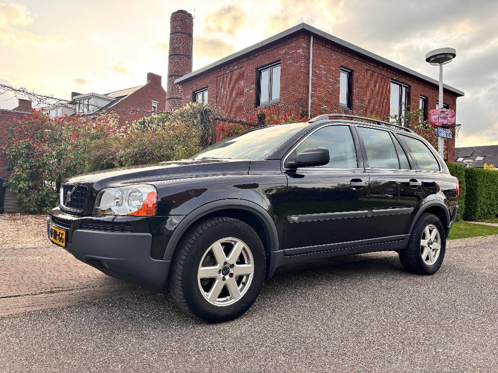 Volvo XC90 2.5T | Turbo vervangen €2500 | 7zits | APK, Auto's, Volvo, Zwart, 7 stoelen, Vierwielaandrijving, 2250 kg