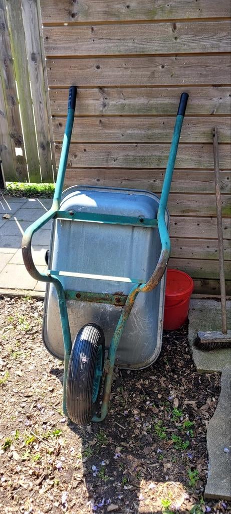 Stevige goede kruiwagen voor tuin en klussen met nieuwe band, Ophalen, Gebruikt, Handmatig, Onbekend
