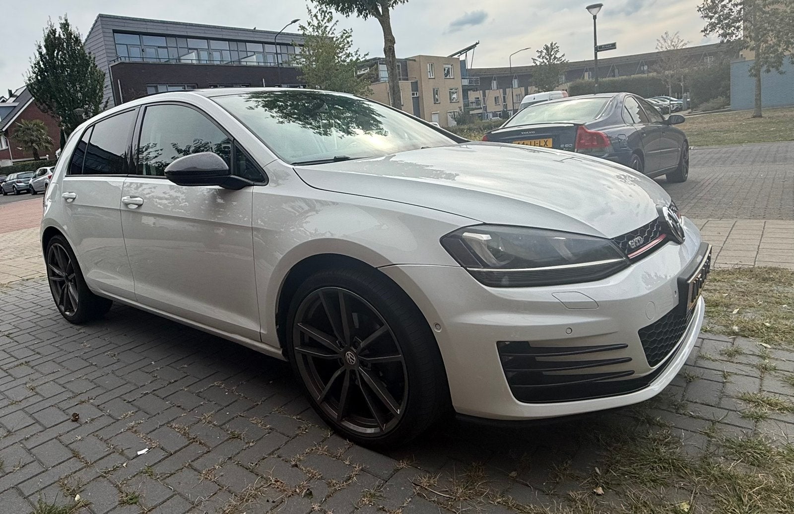 Volkswagen Golf 2.0 TDI Pano ACC DSG apple carplay keyless, Auto's, 680 kg, 4 cilinders, Wit, Leder