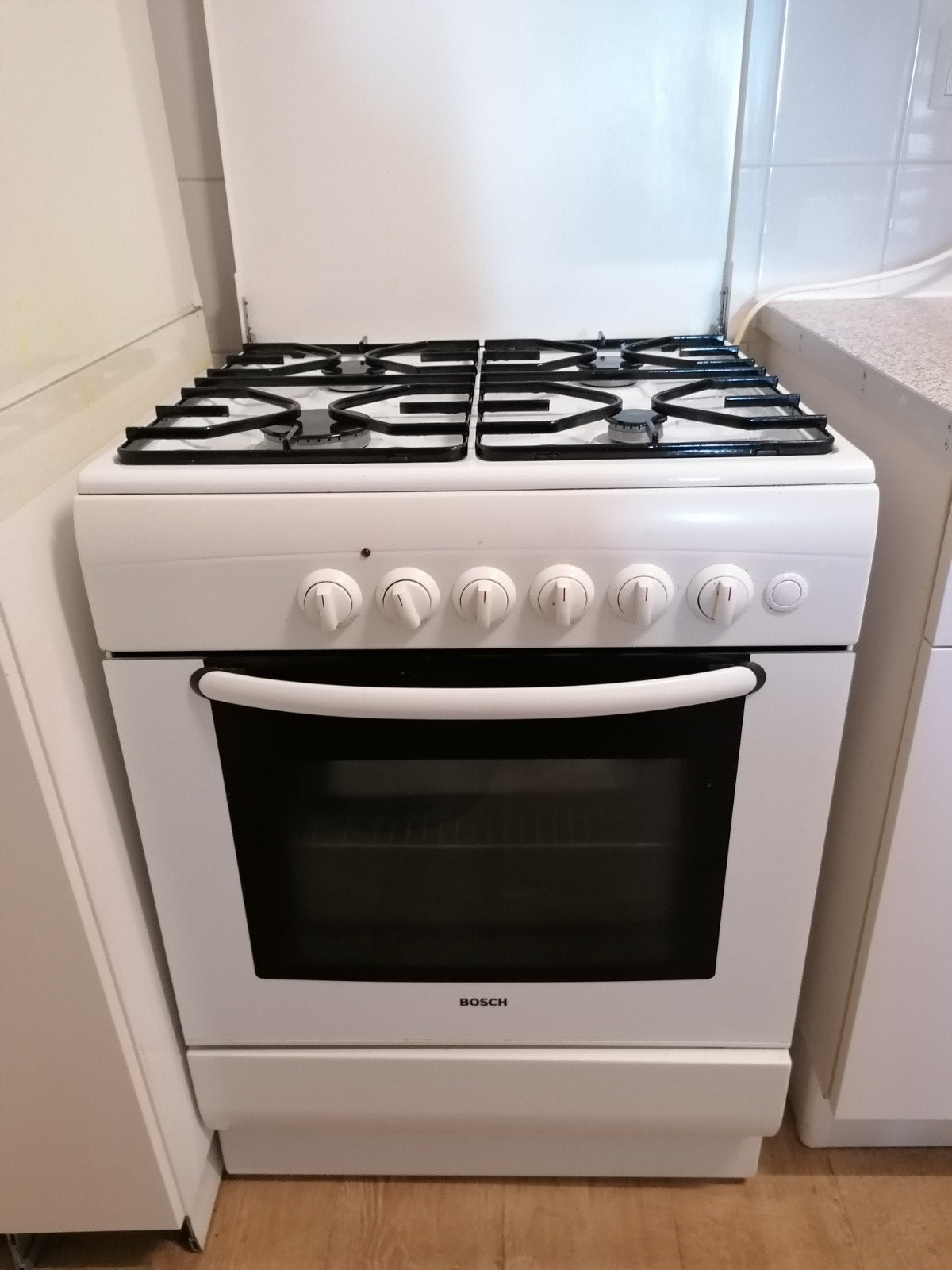 Bosch Vrijstaand Gasfornuis met Oven - Wit, Witgoed en Apparatuur, Ophalen, 4 kookzones, Zo goed als nieuw, Gas