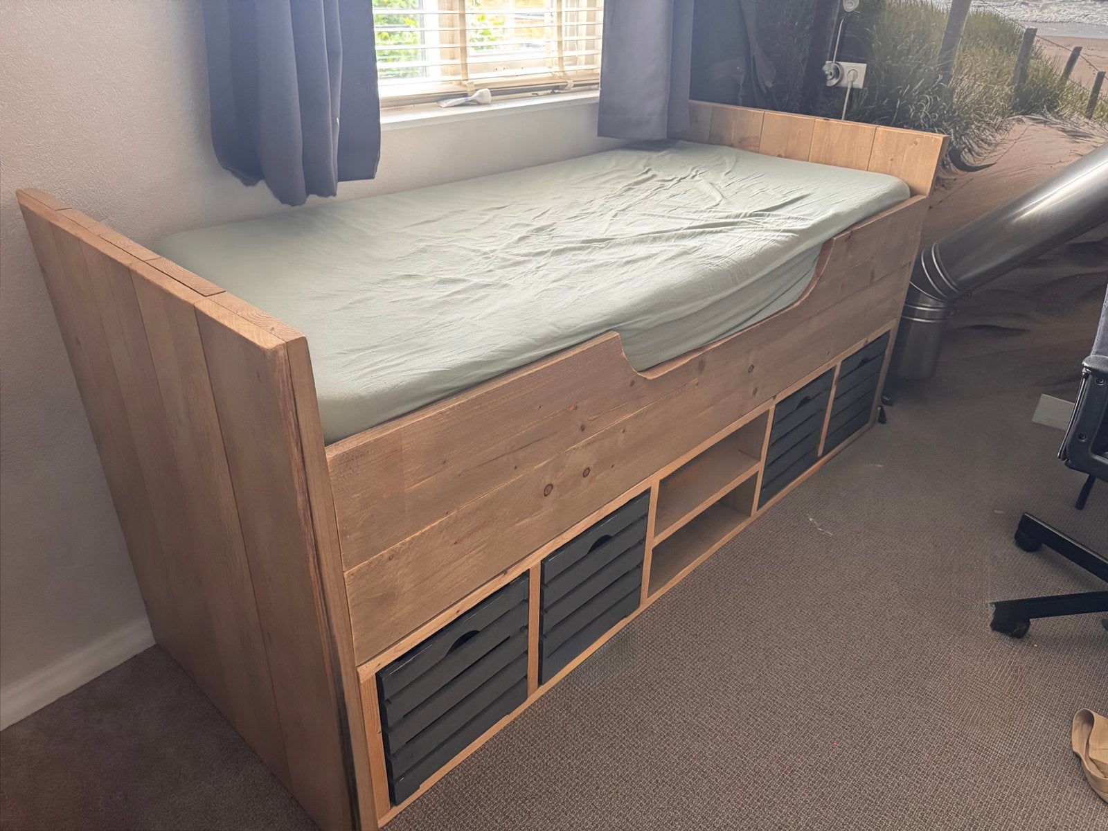 Steigerhouten bed met opbergkratten - Zo goed als nieuw!, Ophalen of Verzenden, Zo goed als nieuw, Steigerhout
