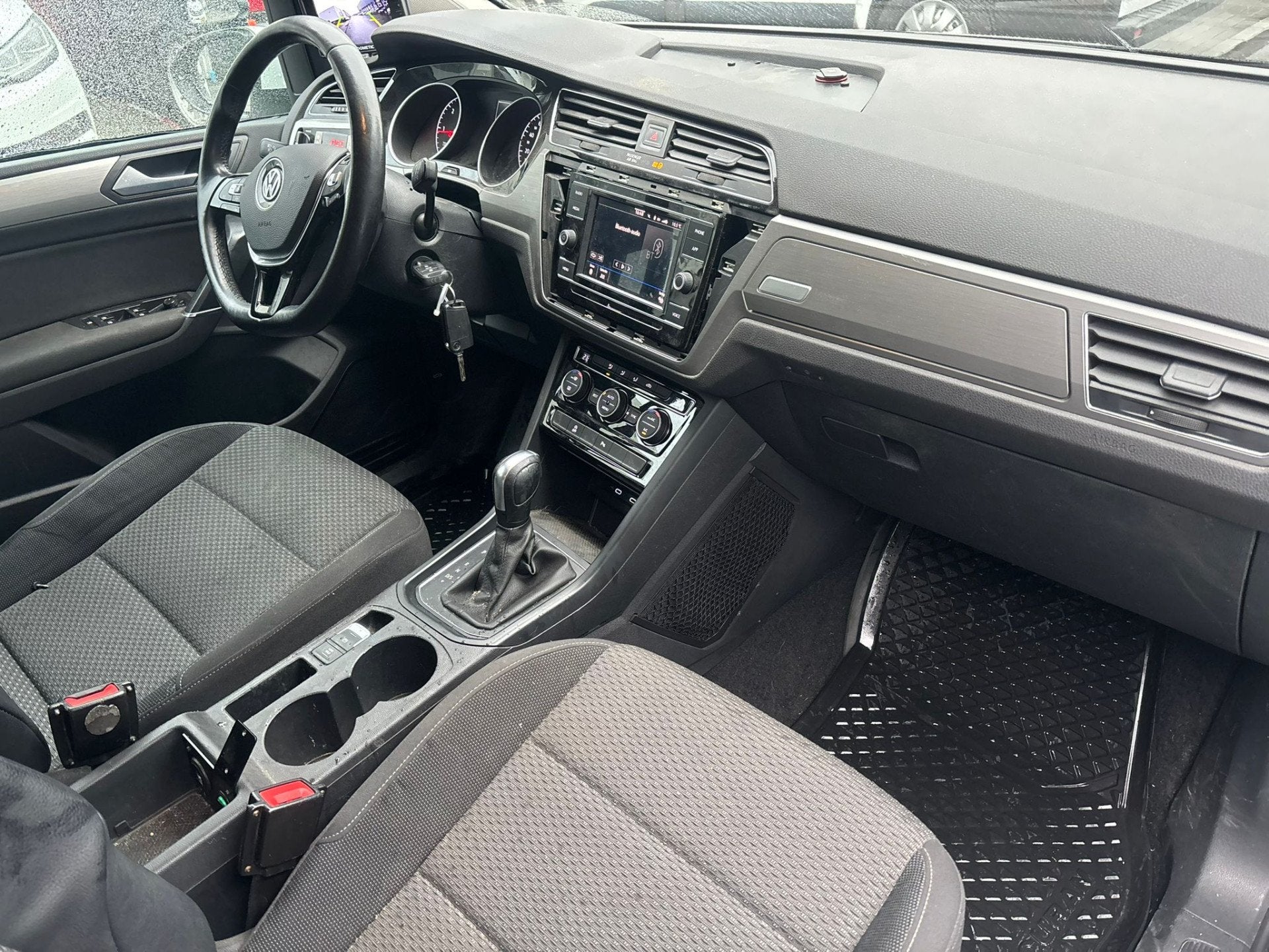 Volkswagen Touran 2.0 TDI Comfortline AUTOMAAT / HONDEN WAGE, Auto's, Stof, Wit, Origineel Nederlands, Bedrijf