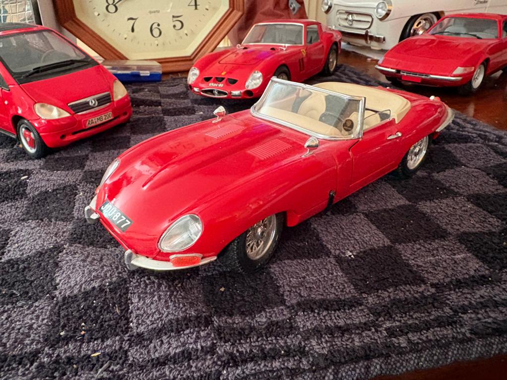 Jaguar. E.  1961.         Burago., Ophalen of Verzenden, Zo goed als nieuw, Bburago