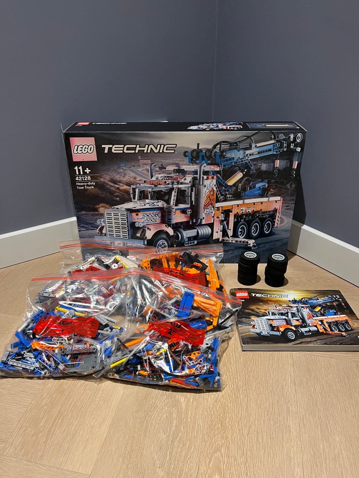 Lego technic 42128 Heavy-Duty tow truck, Kinderen en Baby's, Ophalen, Zo goed als nieuw, Complete set, Lego