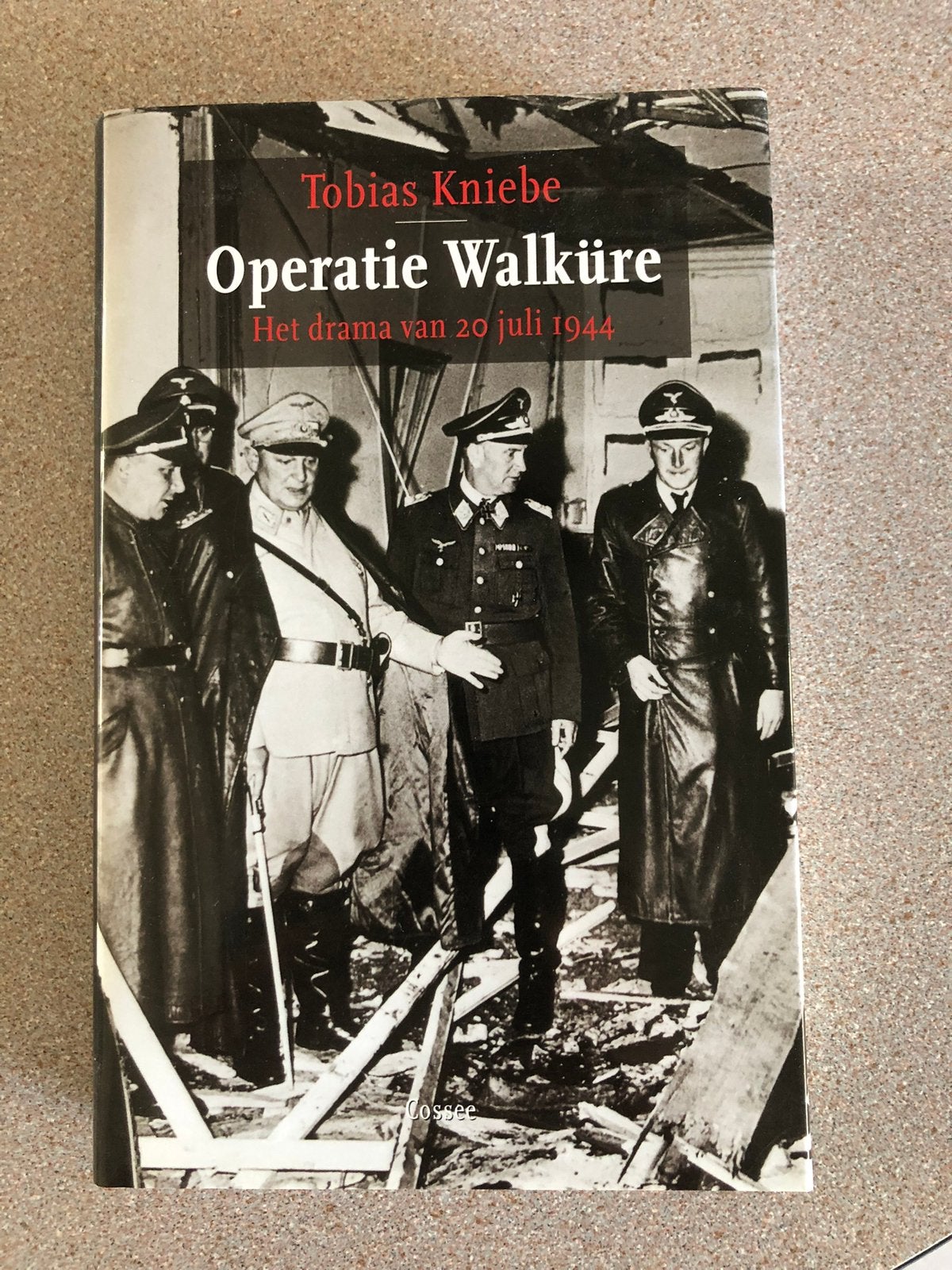 Tobias Kniebe - Operatie walküre, in prima staat, Boeken, Ophalen of Verzenden, Tweede Wereldoorlog, Zo goed als nieuw
