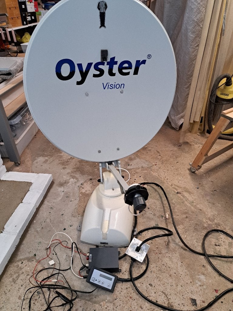 oister satelietschotel, Ophalen, Zo goed als nieuw