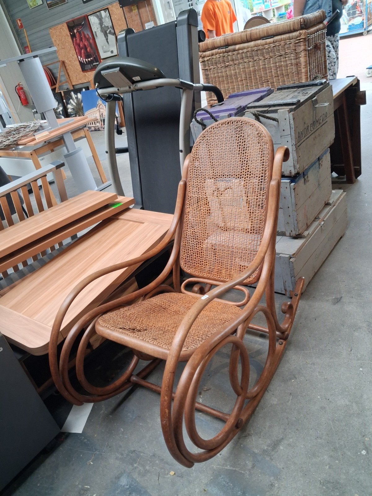 Thonet stijl schommelstoel, Ophalen