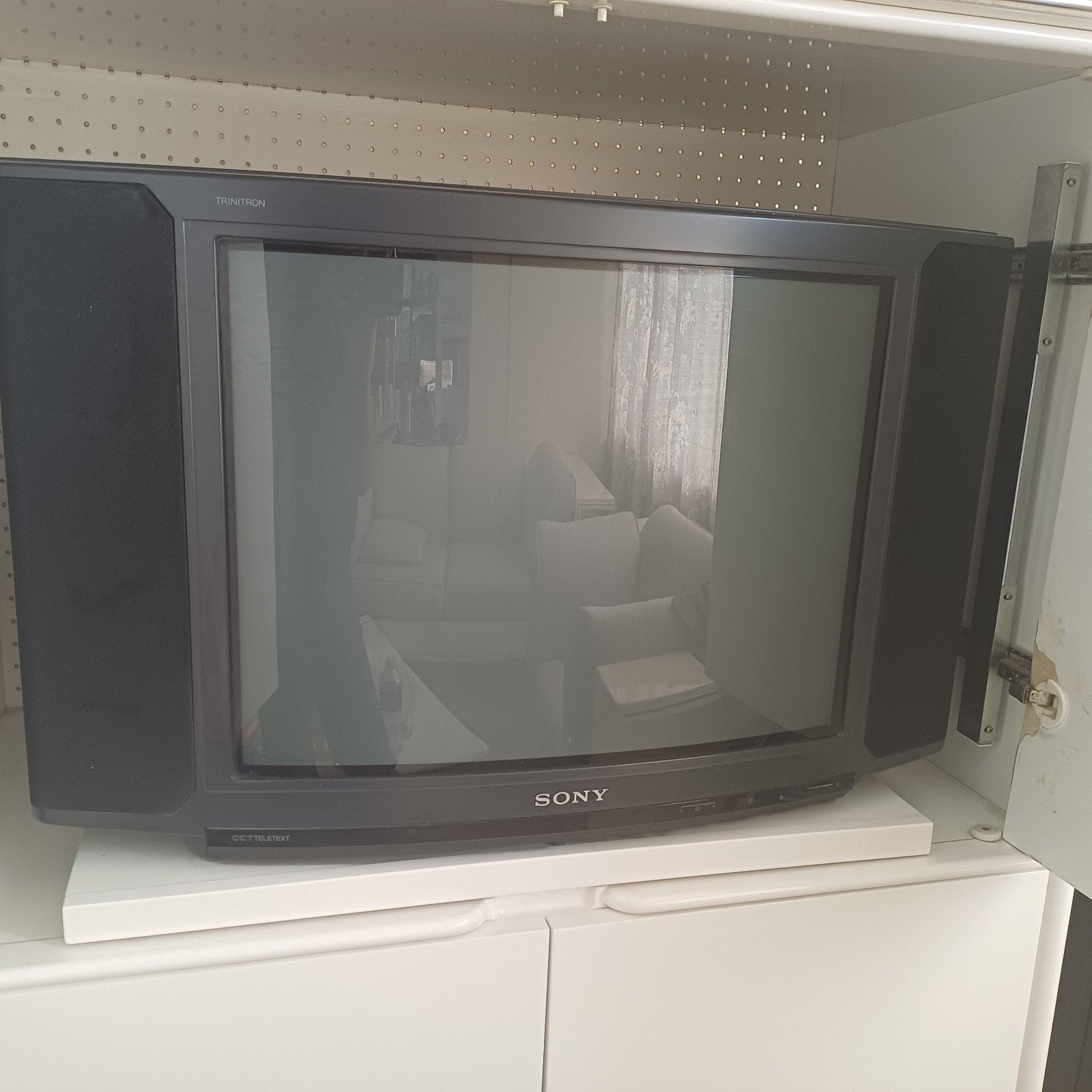 Televisie Sony trinitron met afstandsbediening., Ophalen
