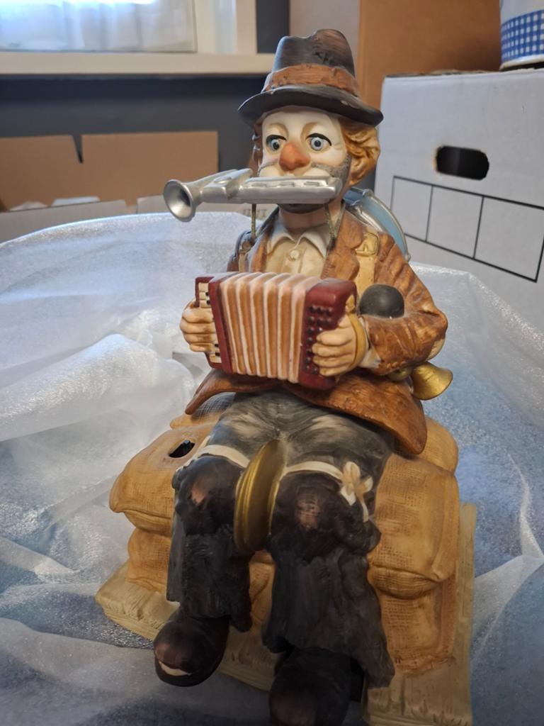 Muziekdoos "Amazing Willie" met certificaat en op batterijen, Ophalen