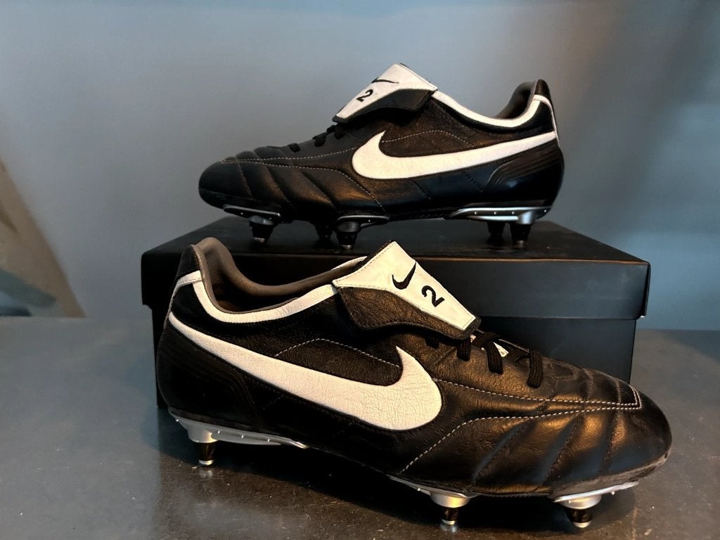 bn nike tiempo total 90 sg football boots 9 8 42,5 black whi, Sport en Fitness, Voetbal, Gebruikt, Maat XS of kleiner, Schoenen