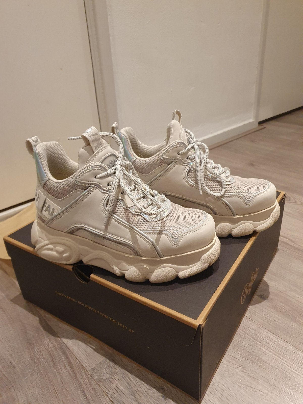 Buffalo schoenen maat 38, zgan, Beige, Nieuw, Ophalen of Verzenden, Sneakers of Gympen
