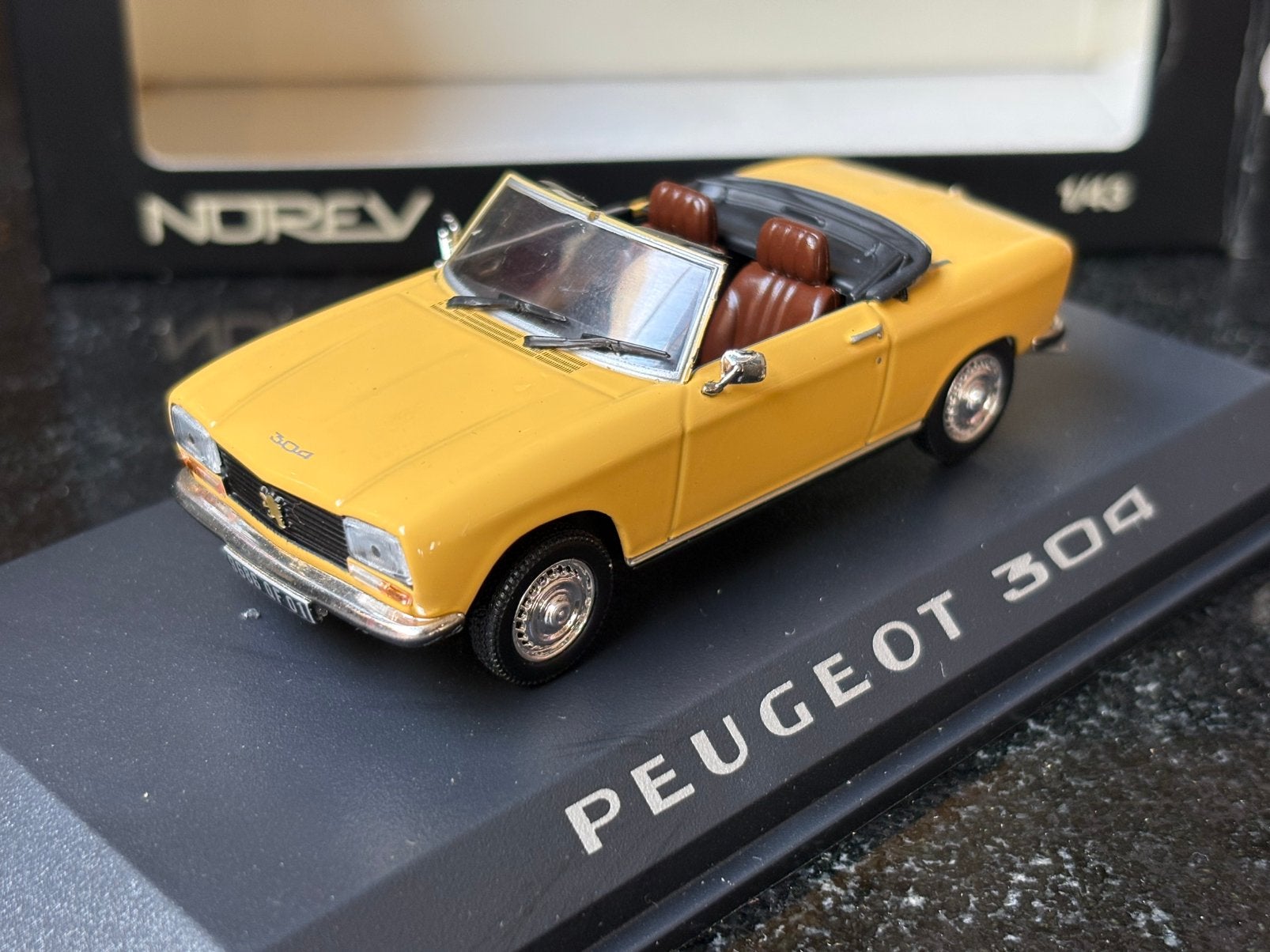Peugeot 304 Cabriolet 1:43 Norev, Ophalen of Verzenden, Zo goed als nieuw, Auto, Norev