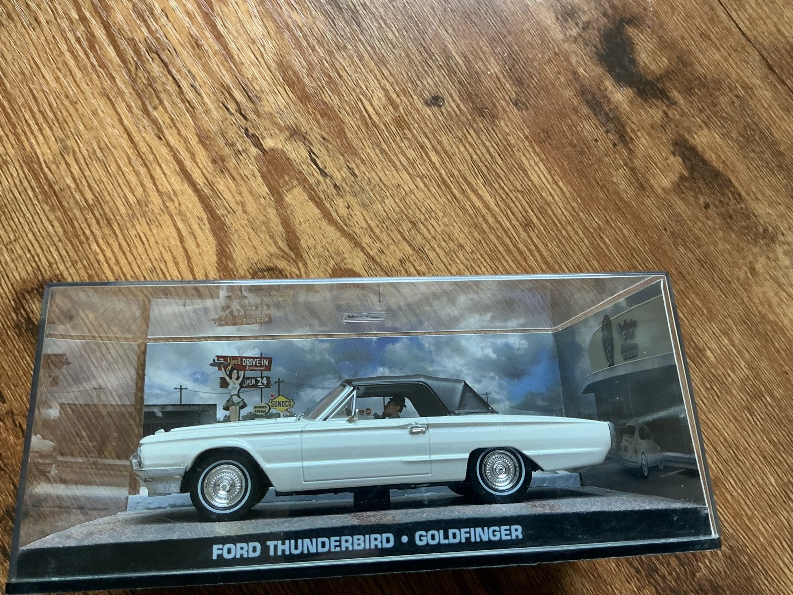 Ford Thunderbird Goldfinger modelauto - Zo goed als nieuw, Ophalen, Zo goed als nieuw, Auto, Overige merken